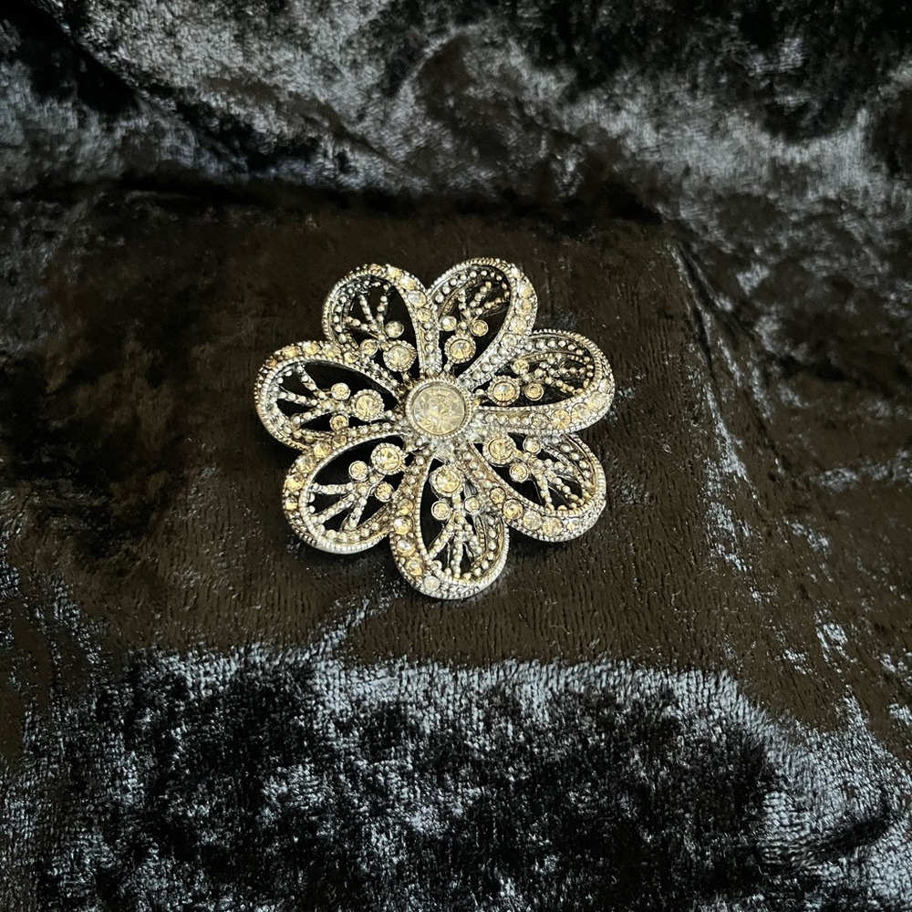Premier Designs Vintage Find Pin